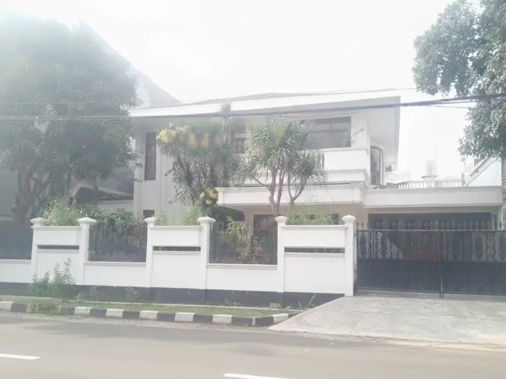 Rumah Siap Huni di Kawasan Asri Permata Hijau Jakarta Selatan