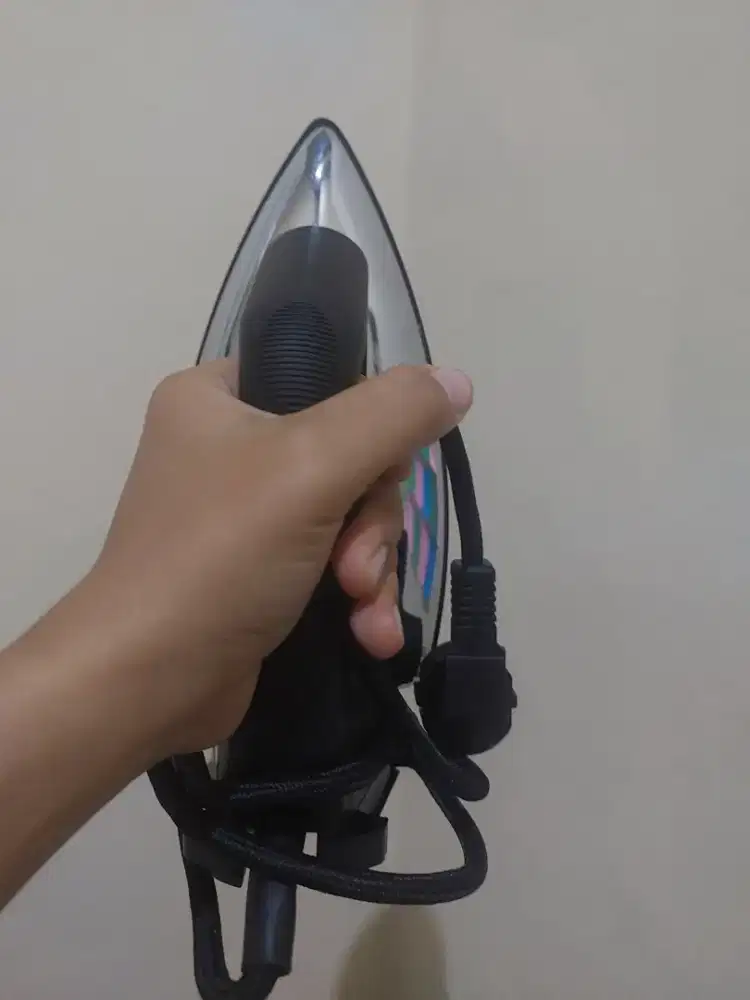 Setrika Miyako non Stick 396W anti lengket (black)