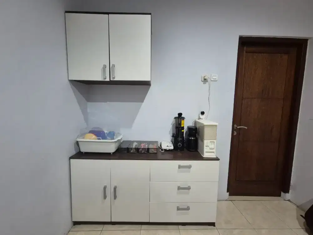 Lemari dapur bawah dan atas