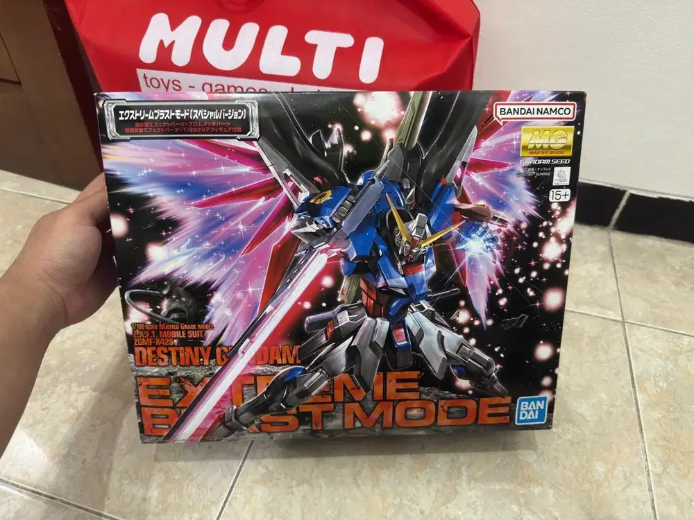 MG 1/100 scale Destiny Gundam Extreme Blast Mode