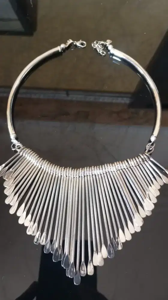 Kalung asesoris wanita