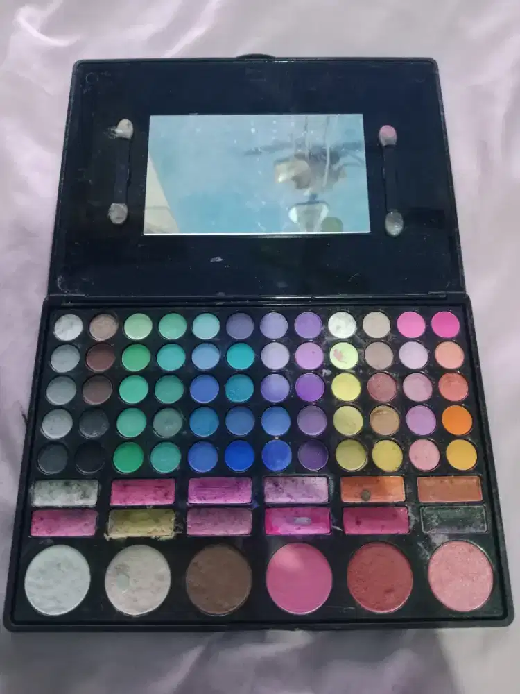 Gratis 1 set make up