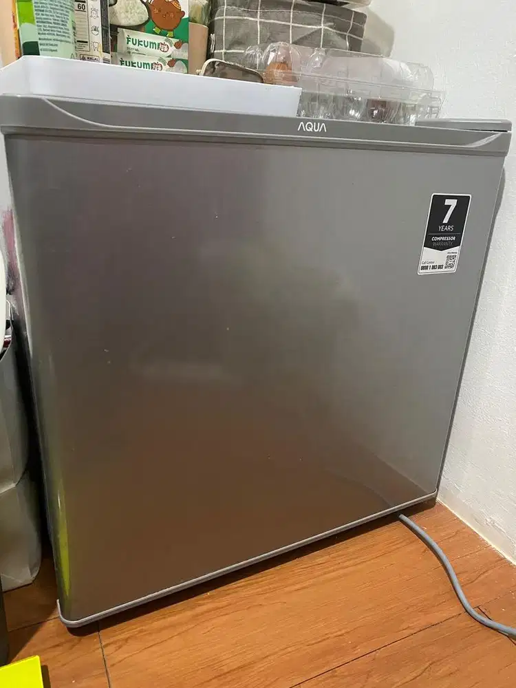 Kulkas kecil/mini merk AQUA
