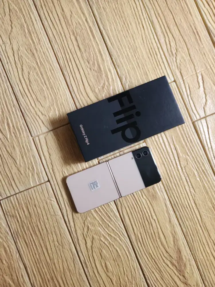Samsung Z Flip 4 Ram 8/128 GB Garansi Resmi SEIN