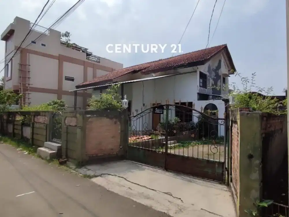 Dijual Rumah 2 Lantai Dengan Pekarangan Luas Di Daerah Jagakarsa