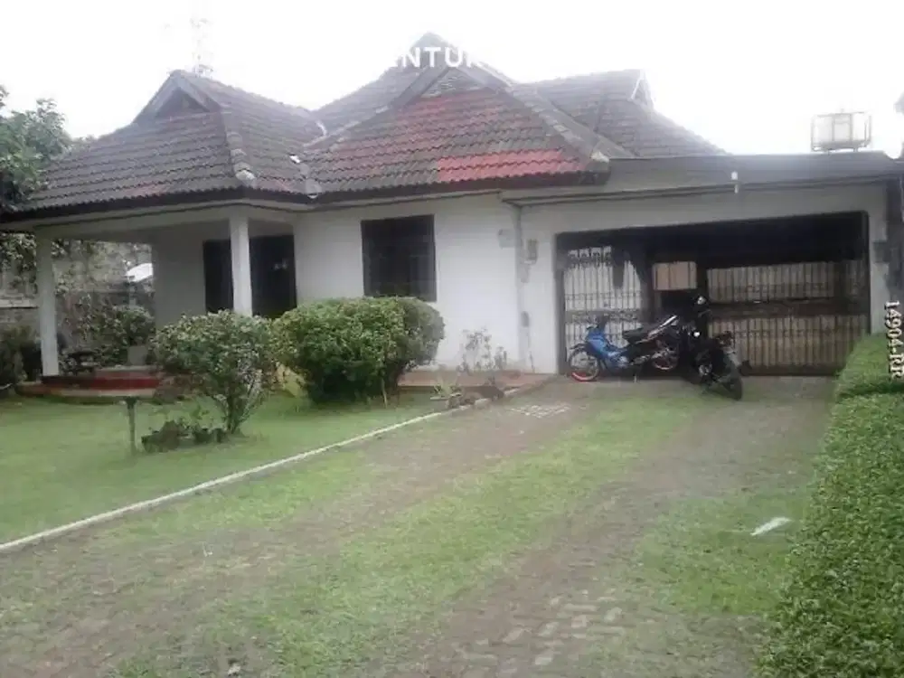 Dijual Rumah Dengan Halaman Luas Dekat Dengan Pintu Tol JORR