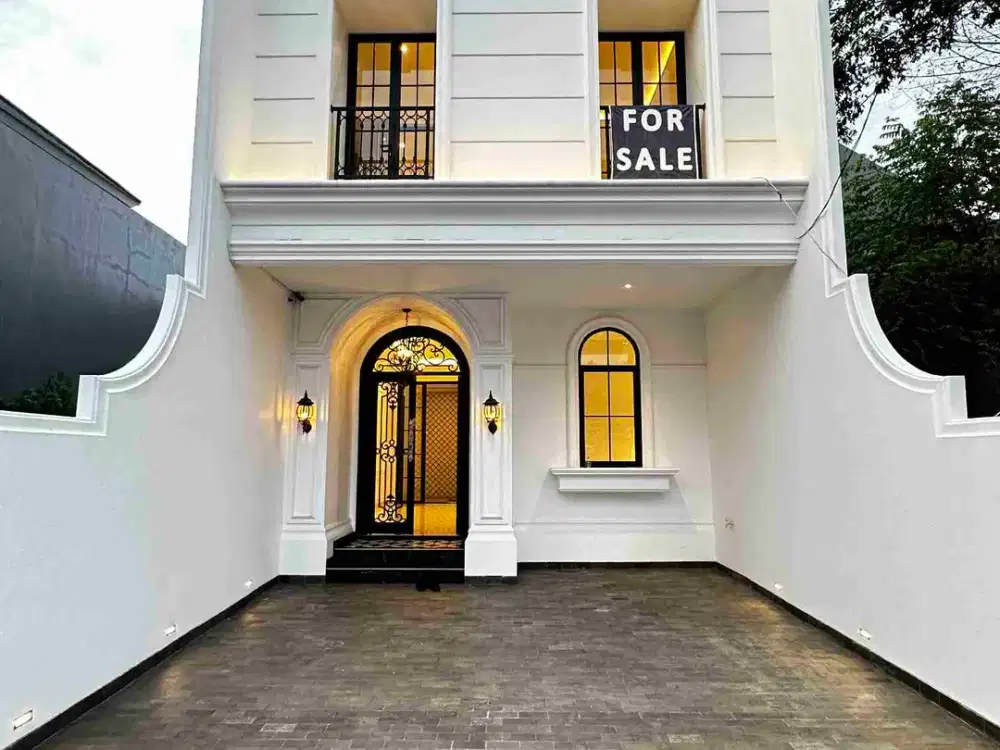 Rumah modern classic dalam cluster jakarta selatan dekat akses tol