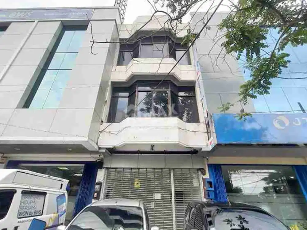 Ruko disewakan 3 lantai Jalan Poros Letjen Sutoyo Cocok untuk kantor dan bank