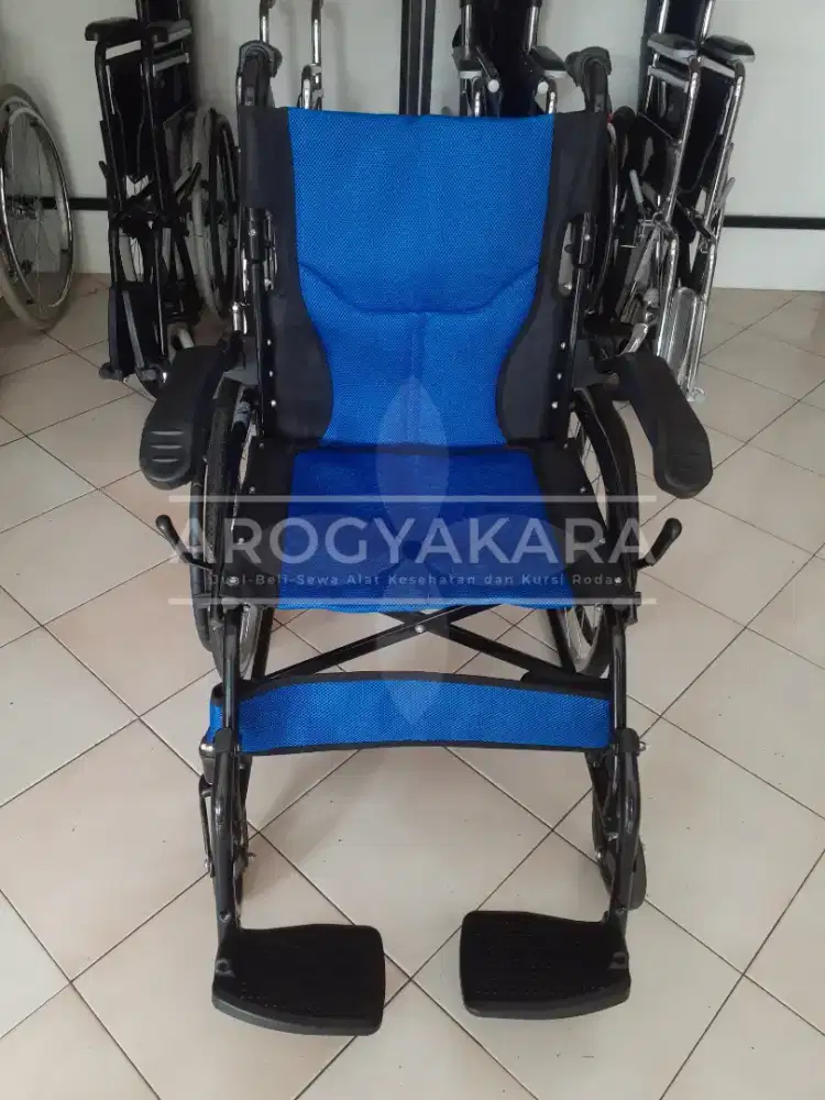 Kursi roda semi travelling bekas