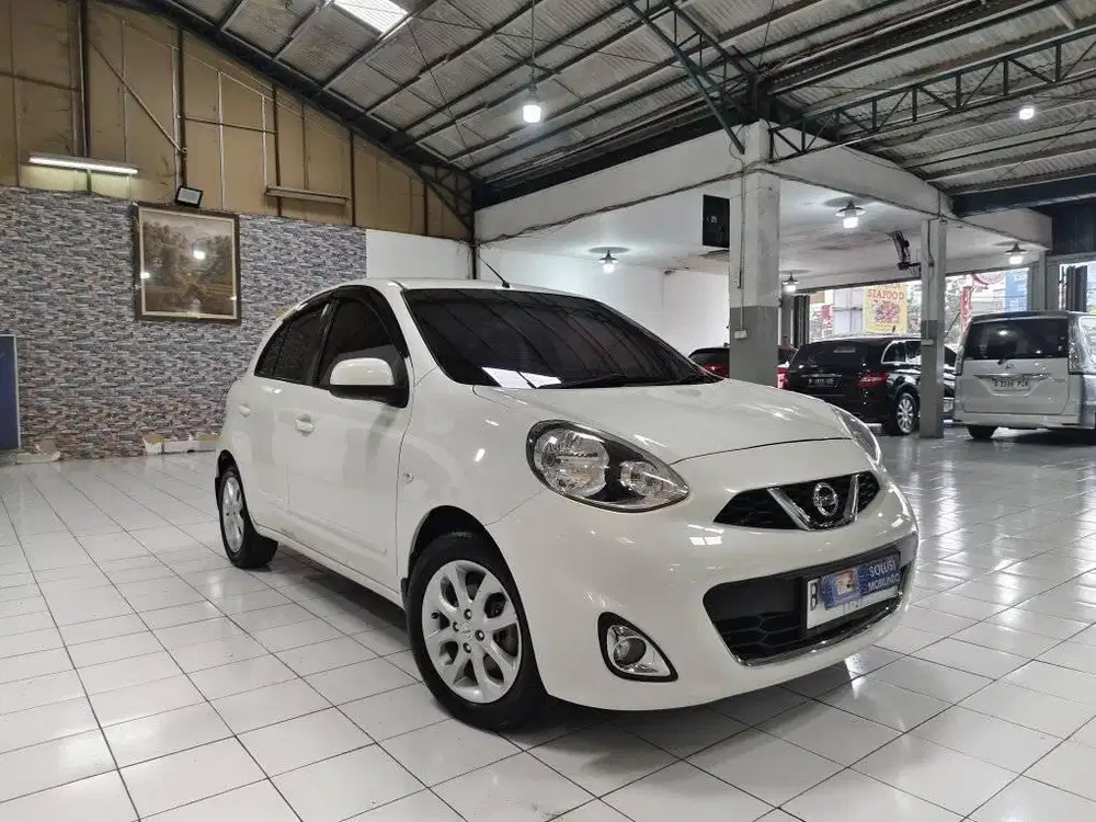 (KM 60 RB) NISSAN MARCH XS 1.5 Bensin AT 2014 Putih mutiara