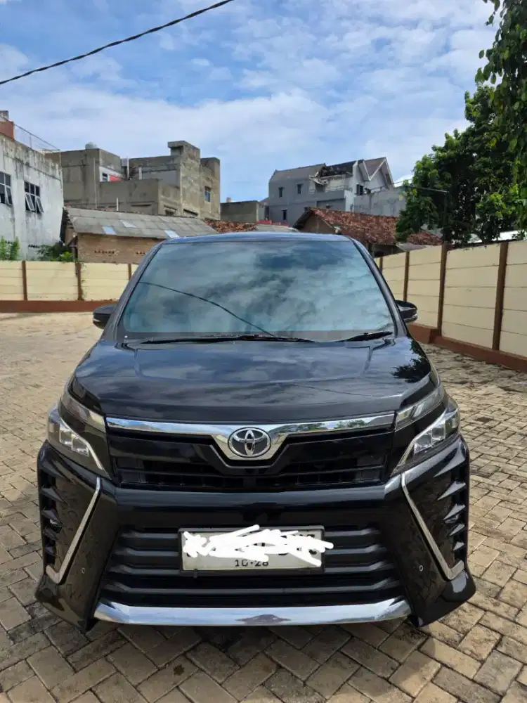 Toyota voxi 2.0 matic tahun 2018