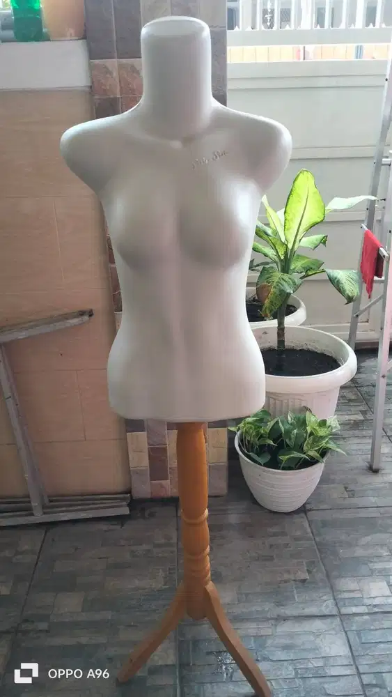 Manekin Torso Wanita