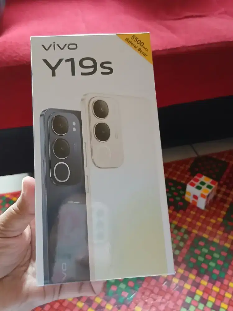 Jual cepat hp vivo y19s..warna glosy black ram 4/64
