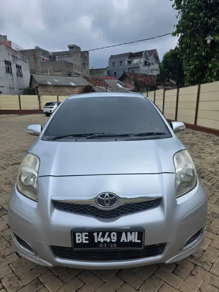 Toyota Yaris E manual tahun 2011