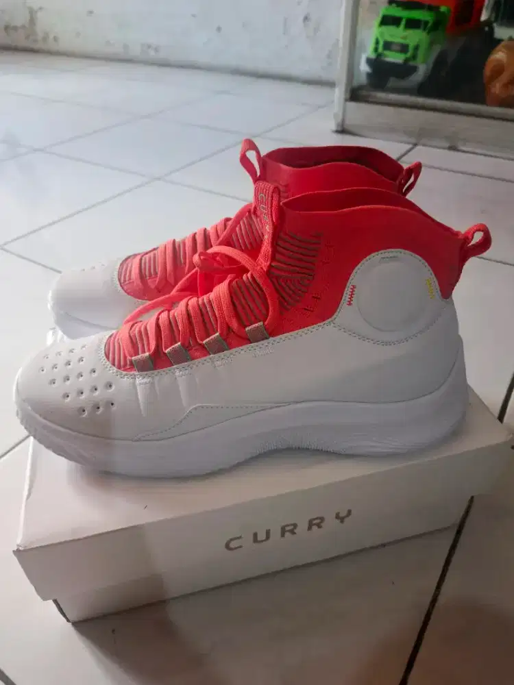 Under armour curry 4 size 45 like new tapak tebal empuk buat running
