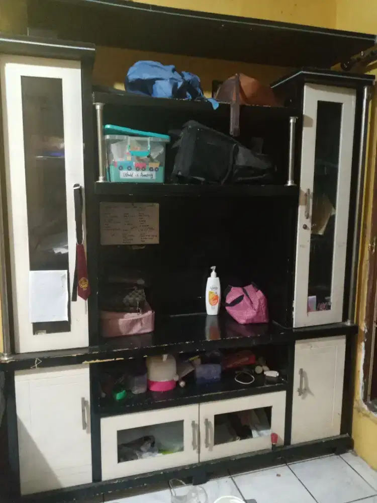 Lemari pajangan/ lemari buku