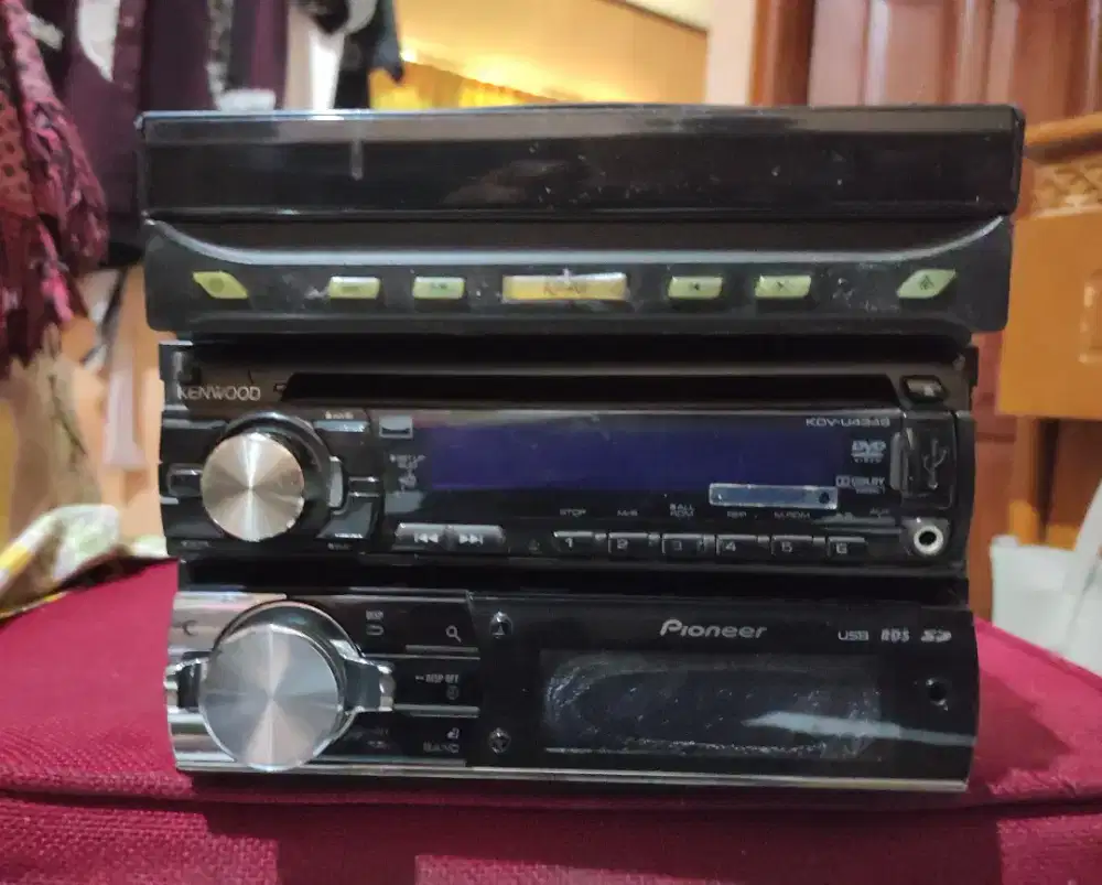 Tape mobil kenwood dan tv lipat fleksibel