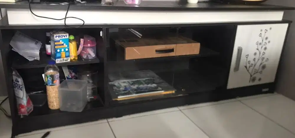 Meja tv bekas baik pemakaian pribadi