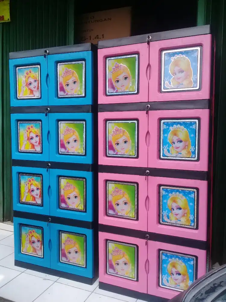 Lemari plastik full kunci