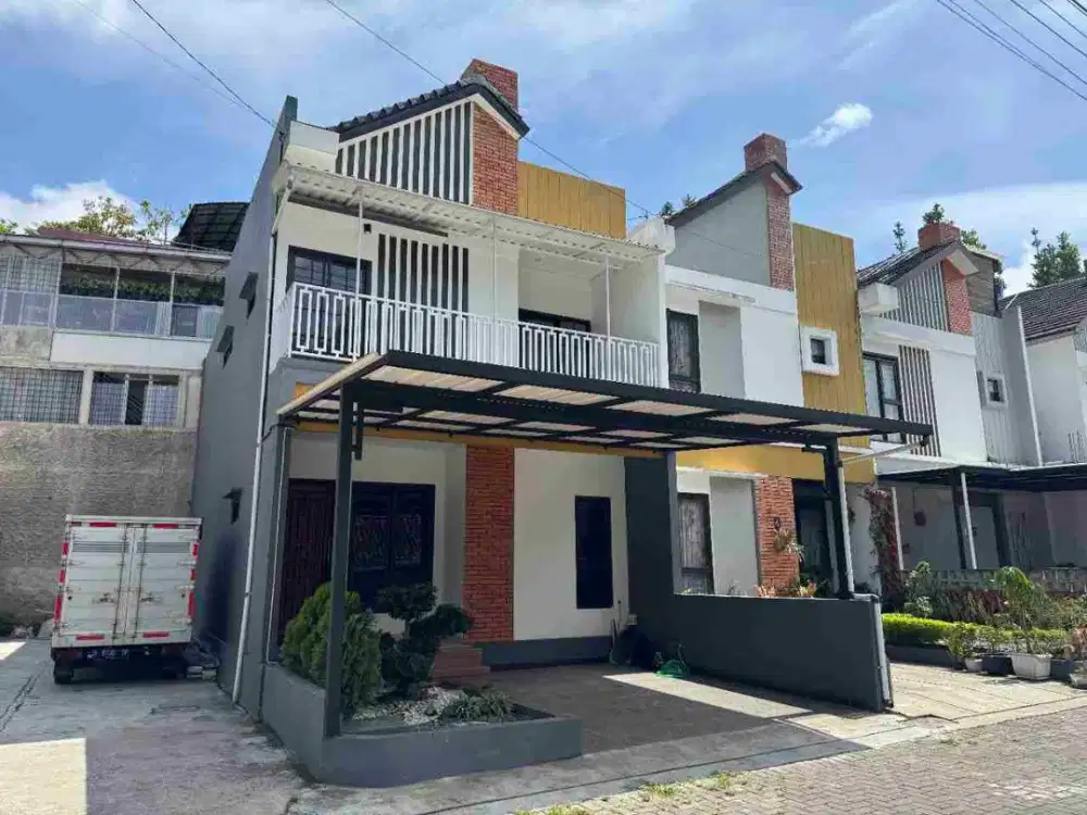 dijual rumah 2,5 lantai baru hook di cihanjuang parongpong dkt cimahi