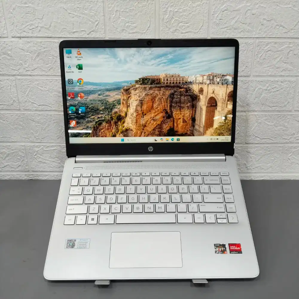Laptop Hp 14s-fq1009au Ryzen 3-3000 Series RAM 8GB SSD 512GB