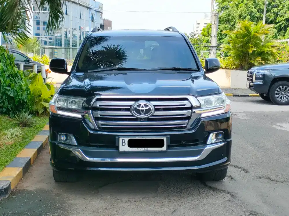 Landcruiser UK 2012 Matic Diesel Mulus ISTIMEWA