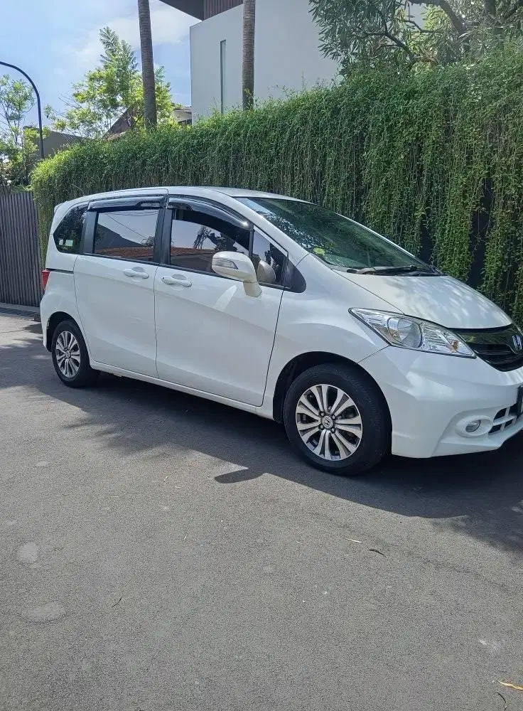 Honda freed psd automatic 2014