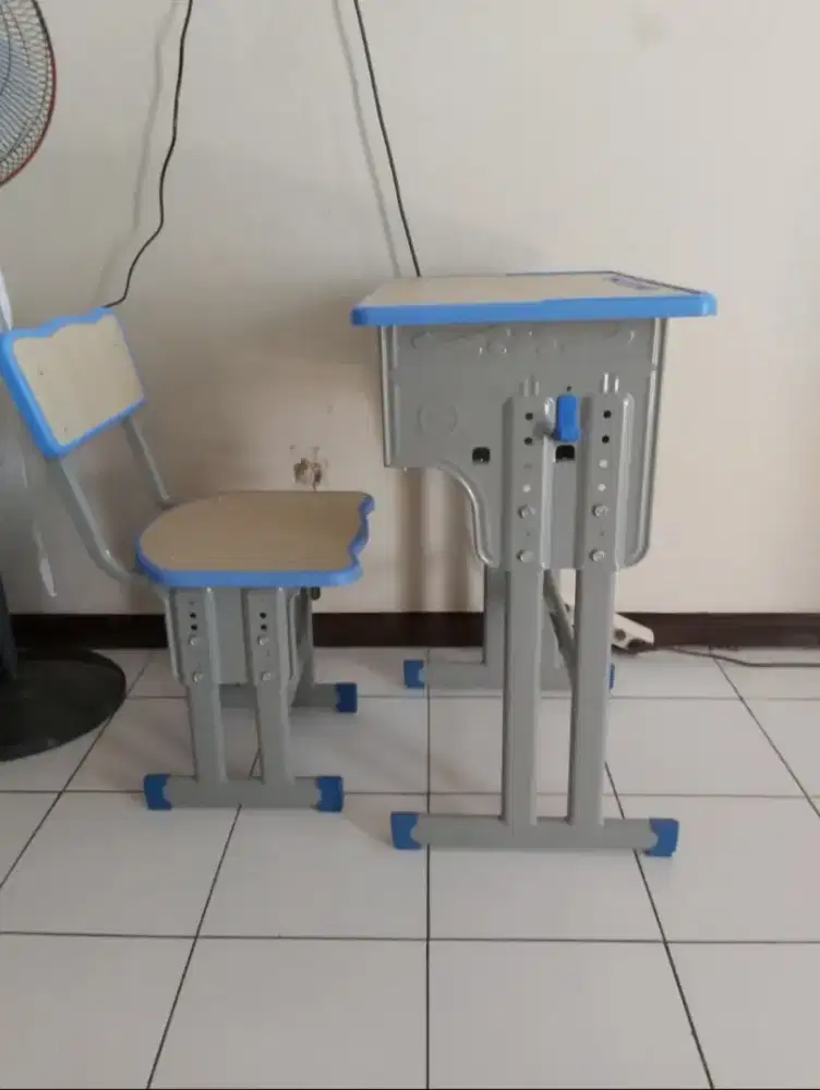 Jual murah meja belajar kayu+kursiny, rangka besi kondisi bgs,210 nego