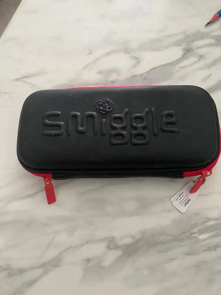 Smiggle pensil case