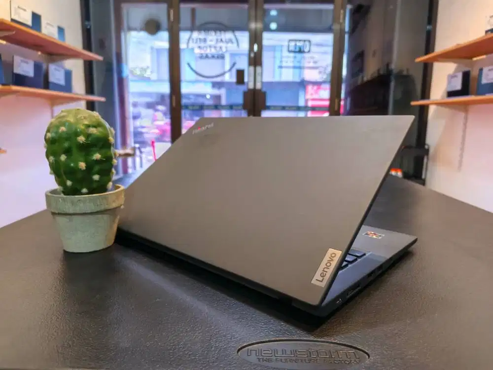 LENOVO THINKPAD T14s//RYZEN 5PRO-5650U//RAM 16 GB