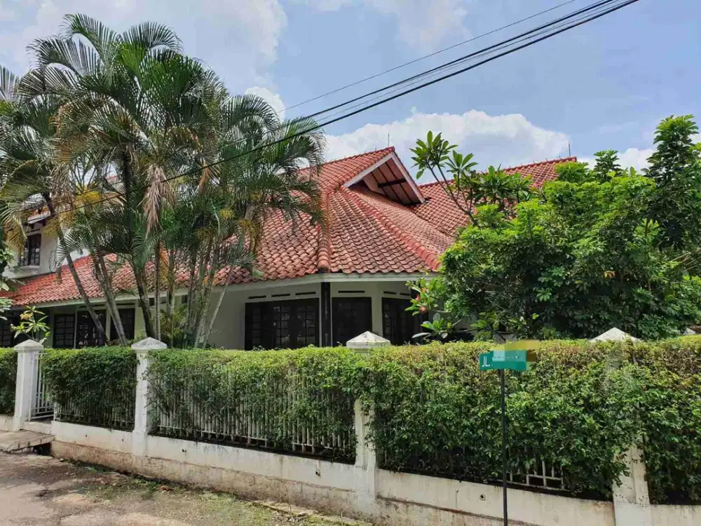 Di jual Rumah istimewa harga di bawah NJOP lingkungan nyaman di Atcamanik