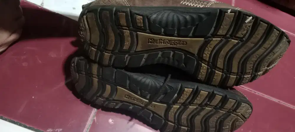 Sepatu hush puppies ori no 40/42