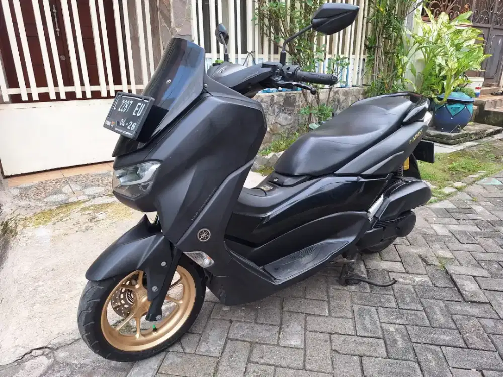 Jual n max pemakian 2021 km 40 sgt bagus ful ori samsat manyar