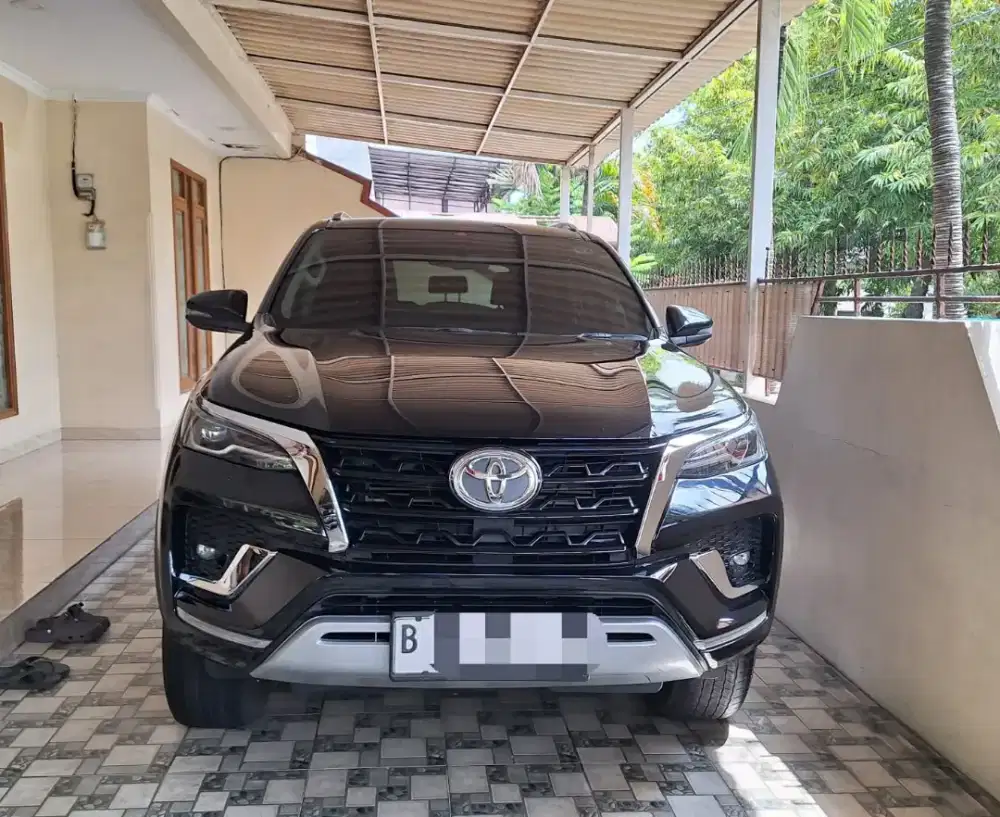 TOYOTA FORTUNER VRZ 2.8 AT WARNA HITAM TAHUN 2022