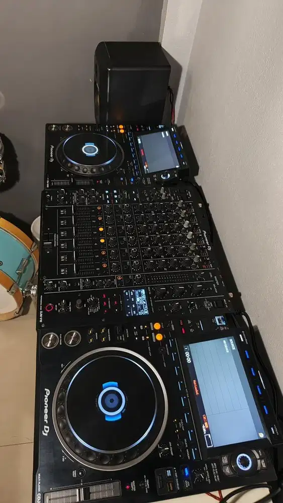 Dijual cepat 2 pioneer cdj 3000 and 1 djm v10
