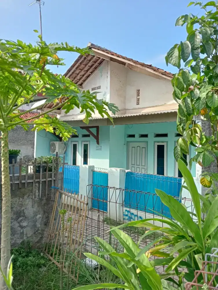 Di jual rumah penduduk di samping Perum Johar Indah