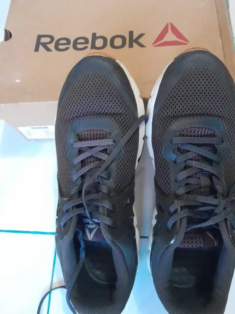 Dijual Sepatu merk Reebok uk 43