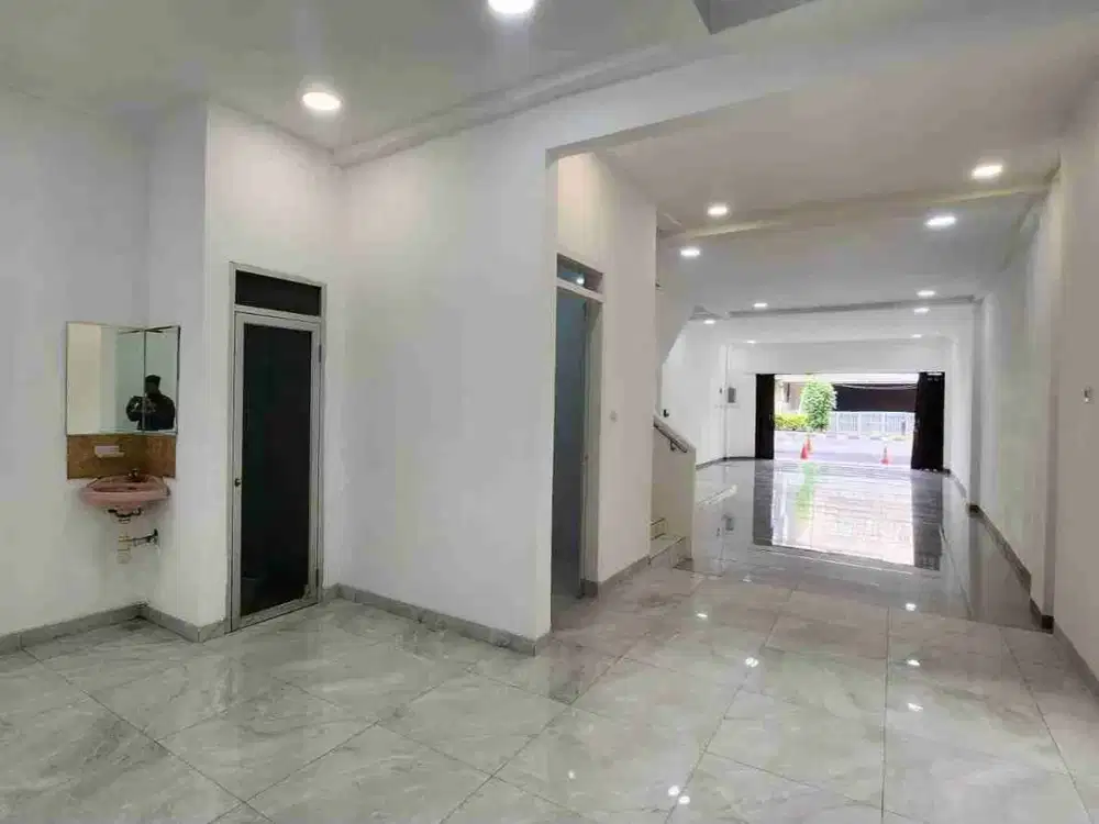 Murah, Ruko MT. Haryono, 3 Lantai Siap Pakai