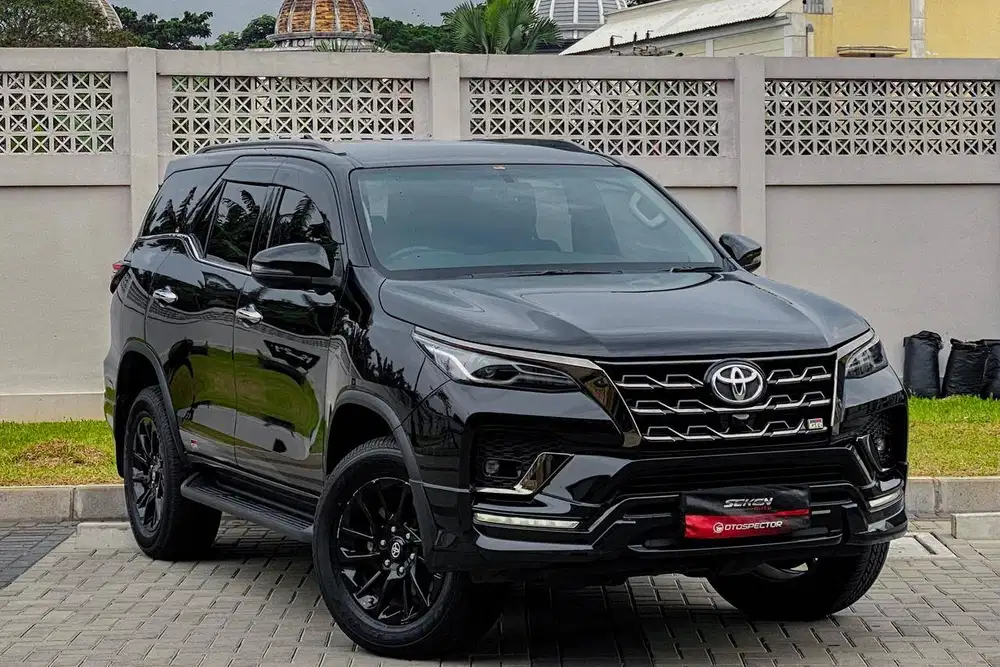 Toyota Fortuner 2.8 VRZ GR Sport Diesel Solar AT Matic 2022 Hitam