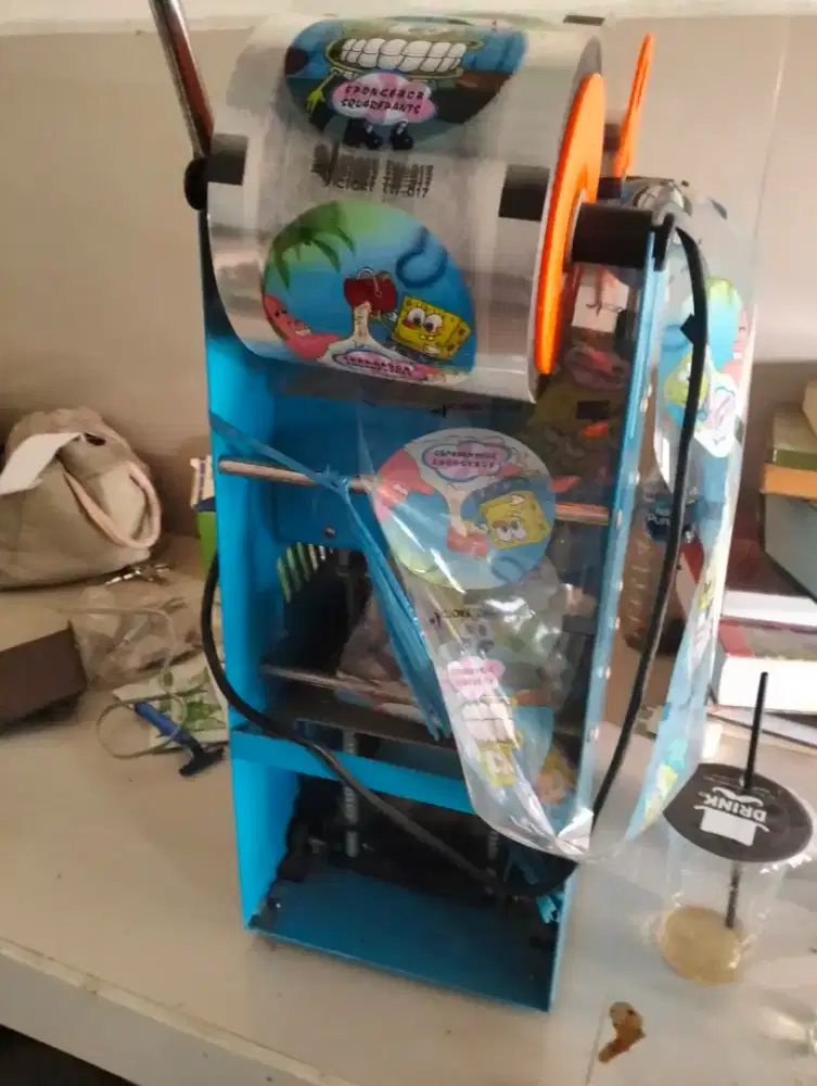 Mesin pres cup minuman