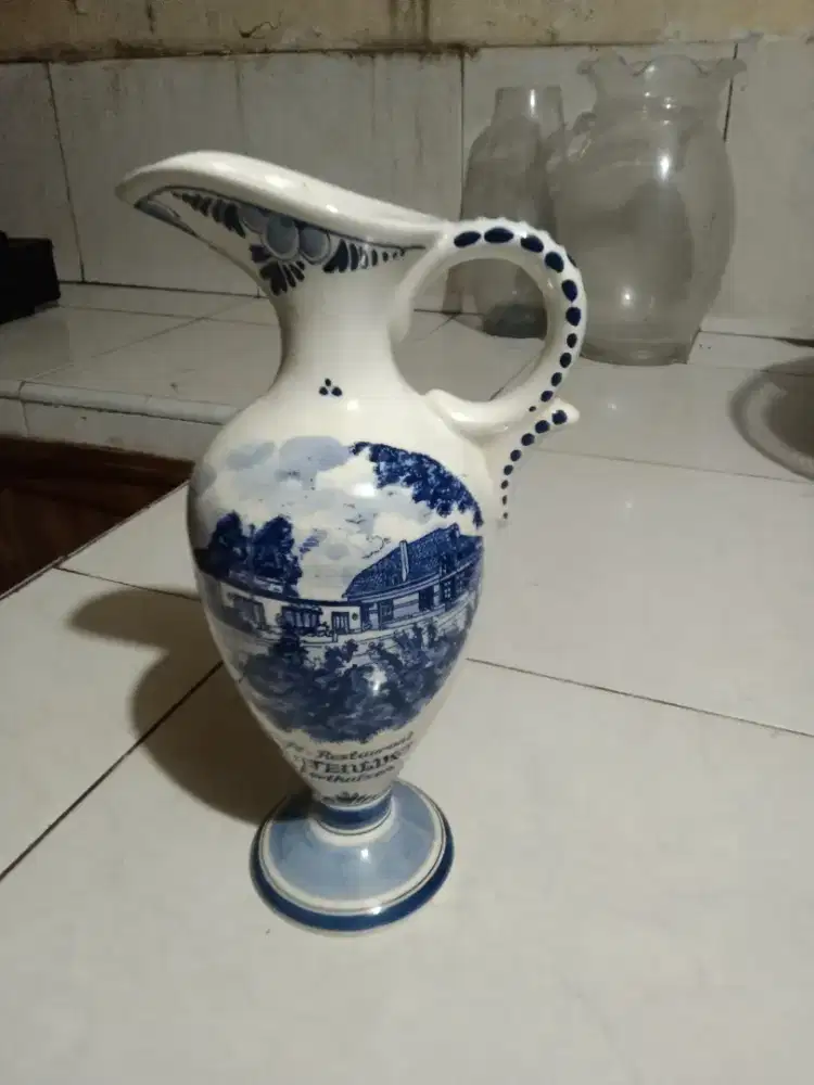 Hiasan keramik bentuk teko