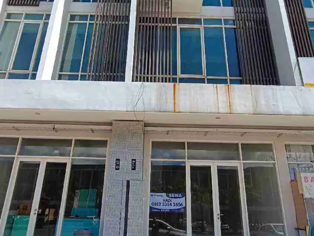 Ruko 3 lantai kondisi bersih siap huni di Citraland Northwest hadap selatan