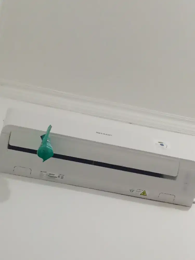 Di jual ajah AC merk SHARP 3/4 pk