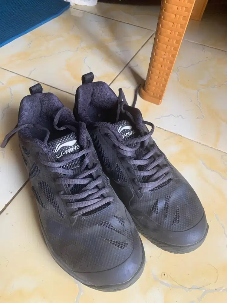 Sepatu badminton lining errupt