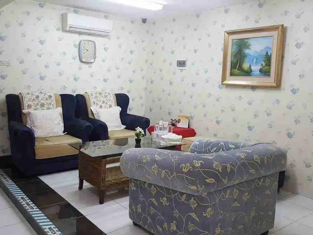 DI JUAL RUMAH & OFFICE SPECIAL DESIGN DI KELAPA GADING.
.Bangunan di design khusus