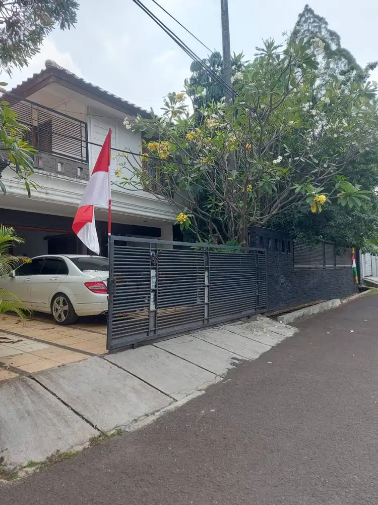 Jual Rumah 2 Lantai Belakang Senayan City di Simprug Jaksel