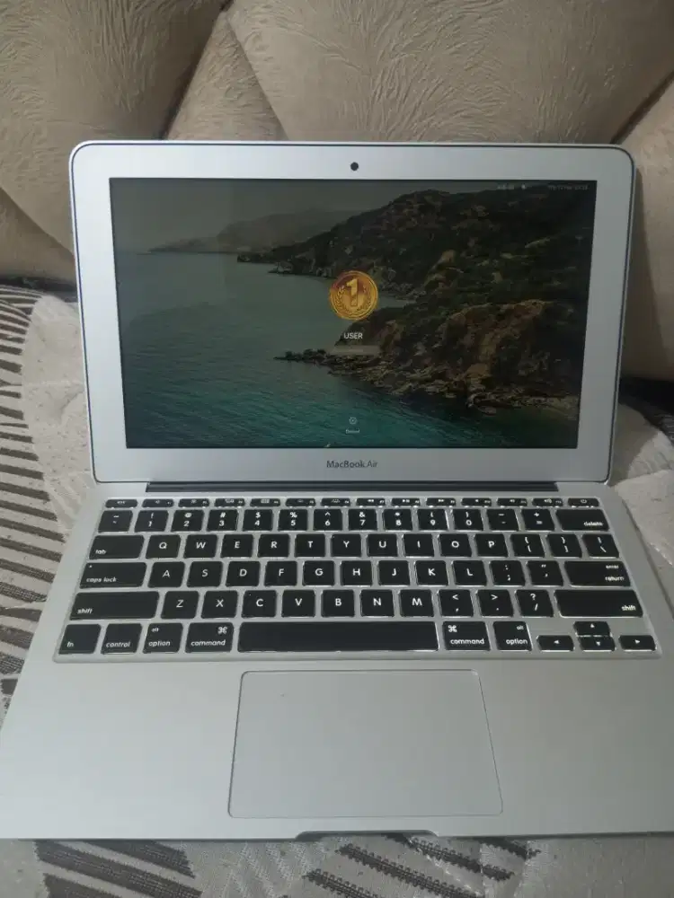 Masih mulus mackbook sama cas