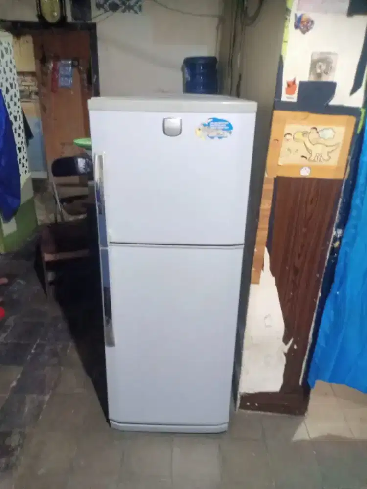 Jual kulkas LG 2 pintu no fros tanpa bunga es dingin beku bisa diantar