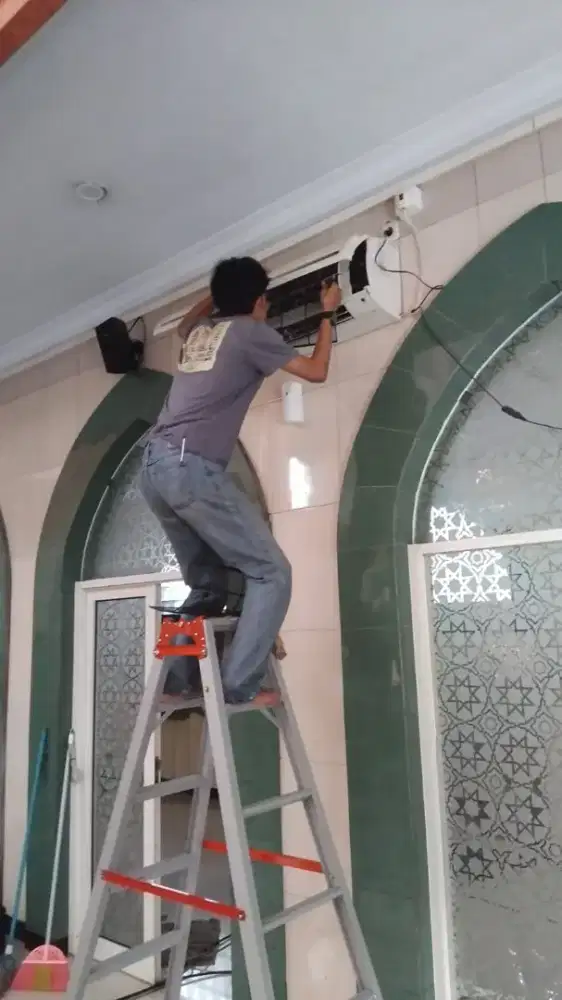 Service AC (Sipakatau Teknik)