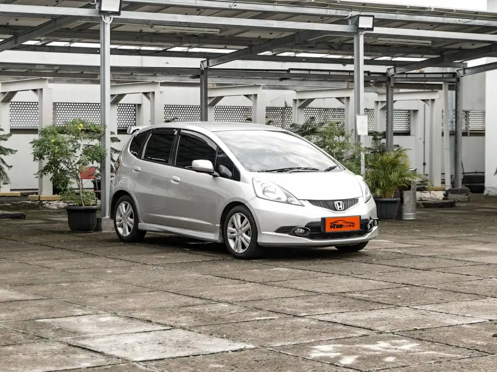 Honda Jazz RS 2010 silver matic